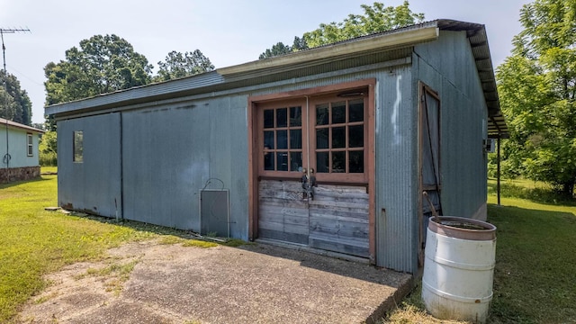 185 Timber Valley Rd, Mammoth Spring, AR 72554 - view of outdoor structure featuring driveway