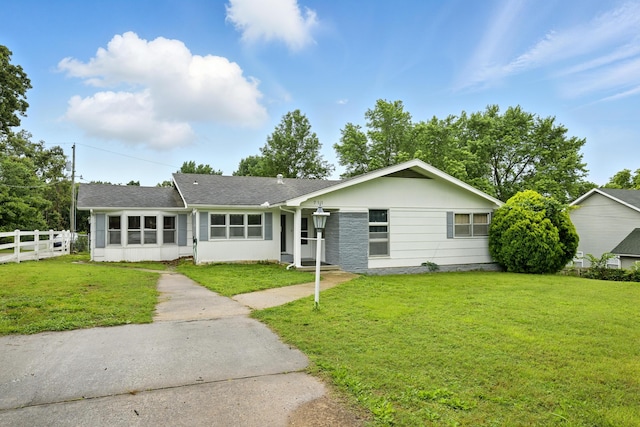 711 W S St, Neosho, MO 64850 - ranch-style home featuring roof with shingles