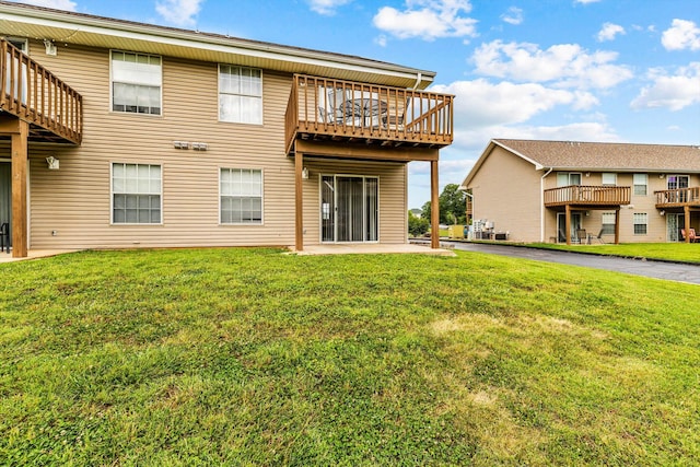 1 Memory Ln Unit 1, Branson, MO 65616 - rear view of house with a yard