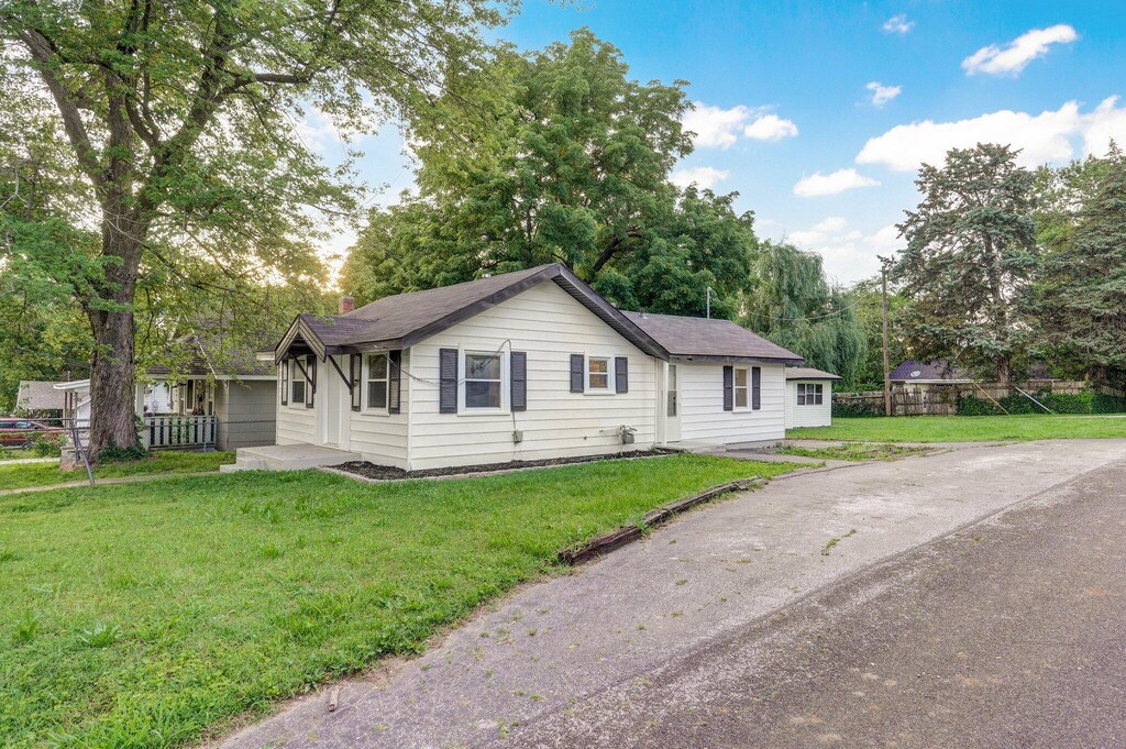 801 W Della St, Springfield, MO 65803 - photo 1