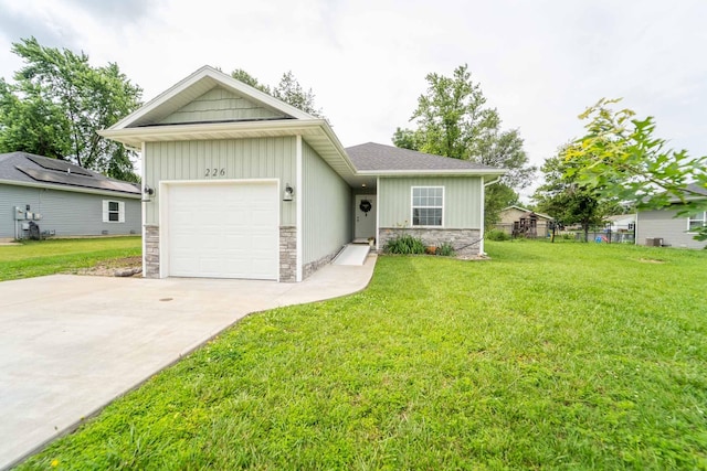226 W Mount Vernon Rd, Billings, MO 65610 - view of front facade featuring stone siding, a garage, concrete driveway, and a front lawn