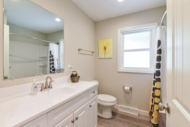 2823 E Catalpa St, Springfield, MO 65804 - full bath with wood finished floors, vanity, recessed lighting, and curtained shower