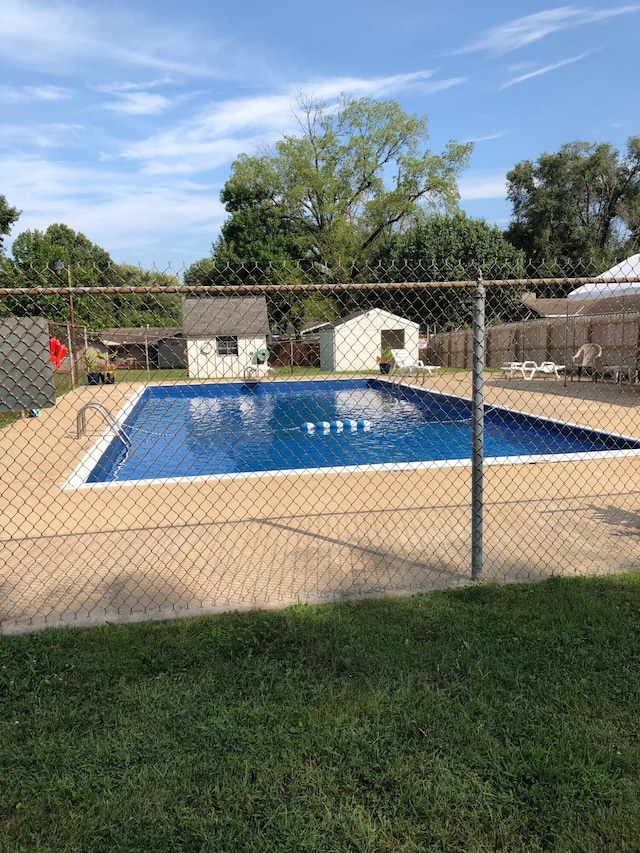 2823 E Catalpa St, Springfield, MO 65804 - view of swimming pool