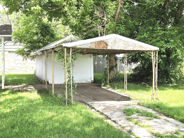 306 S Locust St, Buffalo, MO 65622 - view of parking / parking lot with a detached carport