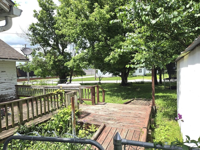 306 S Locust St, Buffalo, MO 65622 - deck with a yard