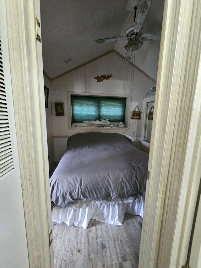 462 Jellystone Ave, Hollister, MO 65672 - bedroom featuring lofted ceiling, wood finished floors, a heating unit, and a ceiling fan