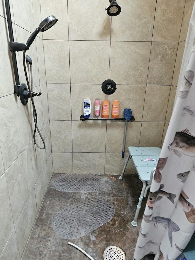 462 Jellystone Ave, Hollister, MO 65672 - bathroom with a tile shower
