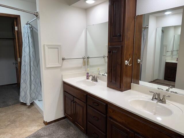 2604 Country Dr, Mountain Grove, MO 65711 - bathroom featuring double vanity and curtained shower