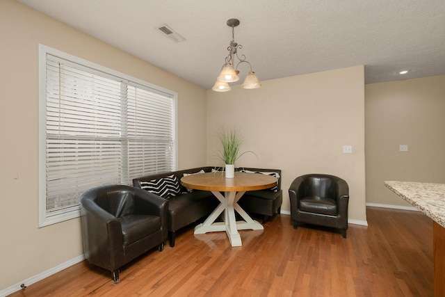 3223 W Melbourne St, Springfield, MO 65810 - dining area featuring baseboards and light wood finished floors