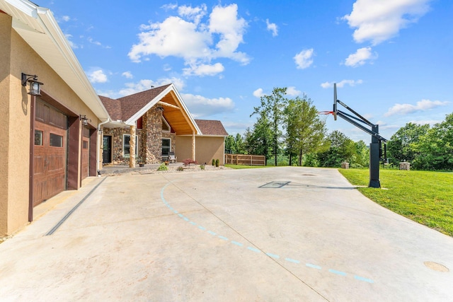 770 Mills Hollow Rd, Branson, MO 65616 - view of basketball court with a yard and basketball court