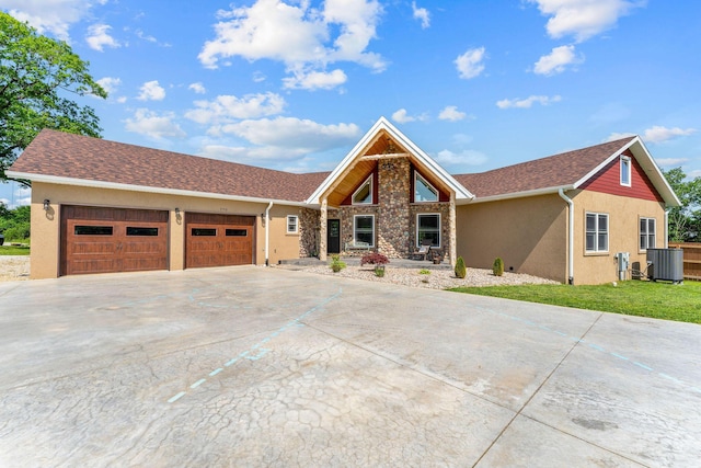 770 Mills Hollow Rd, Branson, MO 65616 - view of front facade featuring stucco siding, concrete driveway, and a garage
