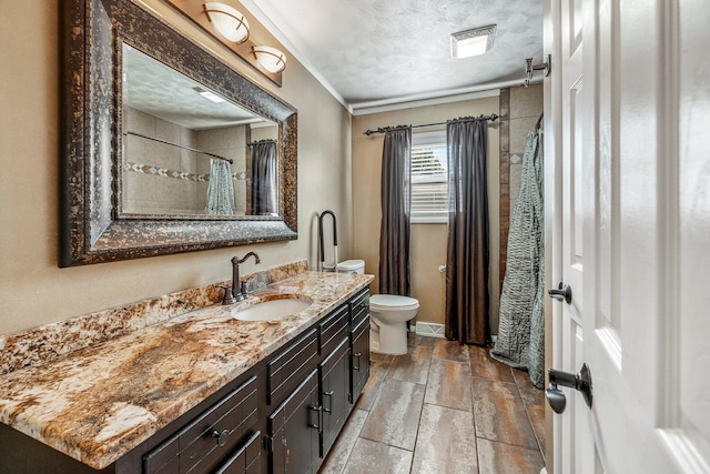 829 W Highland St, Springfield, MO 65807 - full bathroom featuring vanity, curtained shower, and a textured ceiling