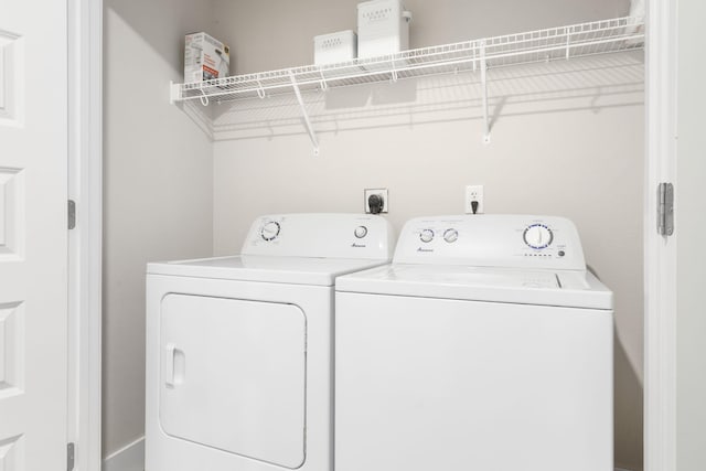 34 Shellie Ln, Branson, MO 65616 - laundry area featuring washing machine and dryer