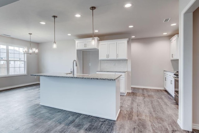 917 S Deerfield Ct, Nixa, MO 65714 - kitchen featuring light wood-style floors, white cabinetry, electric stove, recessed lighting, and an island with sink