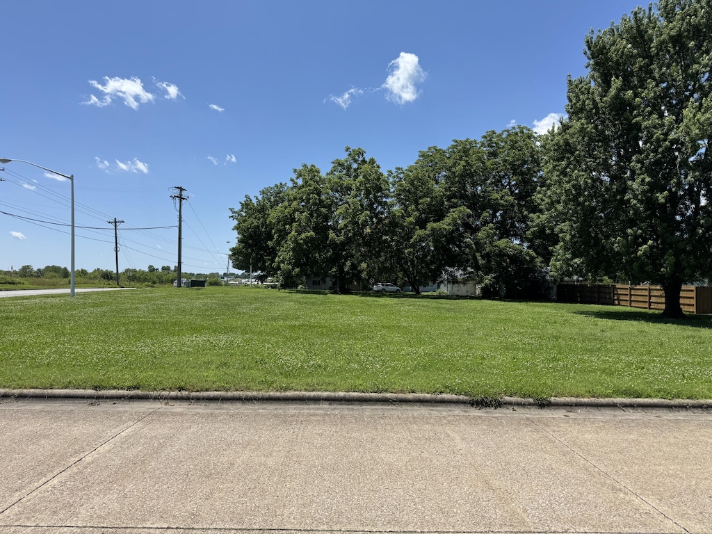 000 S Hedgewood Dr, Bolivar, MO 65613 - photo 1