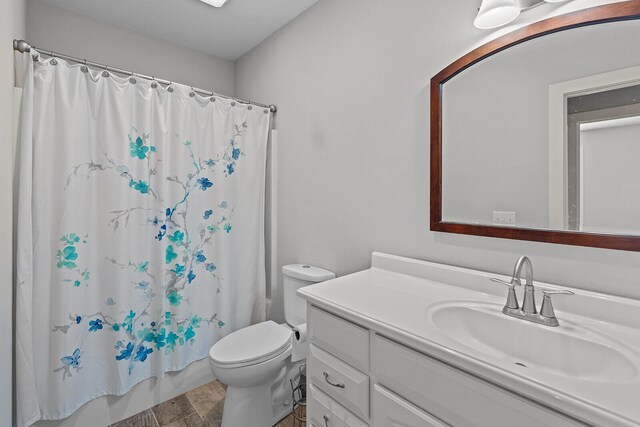 628 N Alexandria St, Nixa, MO 65714 - full bath featuring vanity, shower / bath combo, and wood finished floors