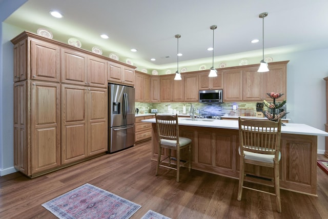 21791 Mill Creek Dr, Shell Knob, MO 65747 - kitchen featuring stainless steel appliances, dark wood-type flooring, light countertops, backsplash, and a breakfast bar
