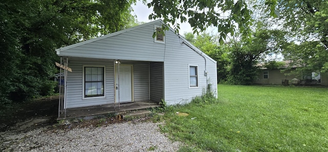 2351 E Pacific St, Springfield, MO 65803 - bungalow-style house with a front lawn and a porch