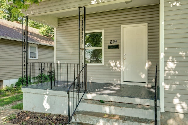 619 N Nettleton Ave, Springfield, MO 65802 - entrance to property with covered porch