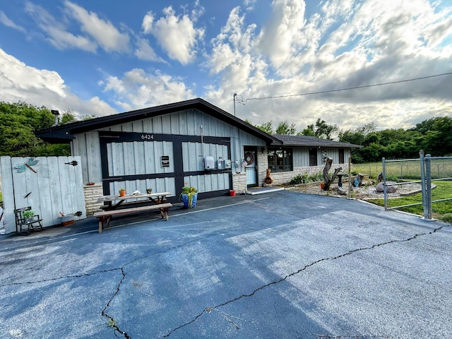 6424 W Farm Rd Unit 140, Springfield, MO 65802 - view of front facade featuring board and batten siding