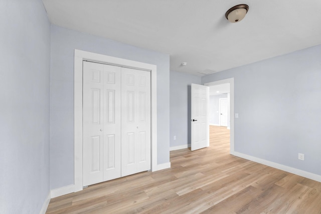 305 Crescent St, Aurora, MO 65605 - unfurnished bedroom with light wood-style floors and a closet