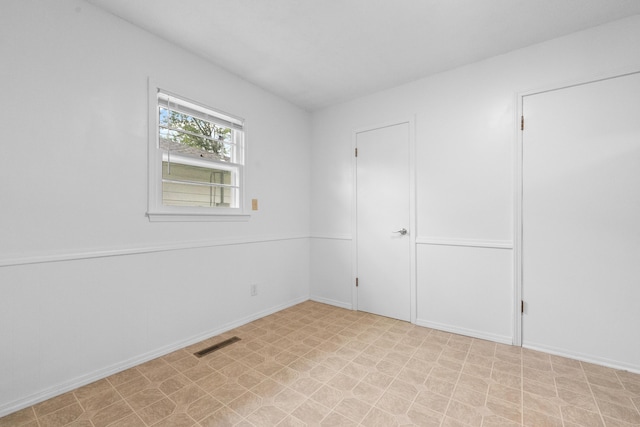 1541 E Crestview St, Springfield, MO 65804 - unfurnished bedroom featuring light floors and baseboards