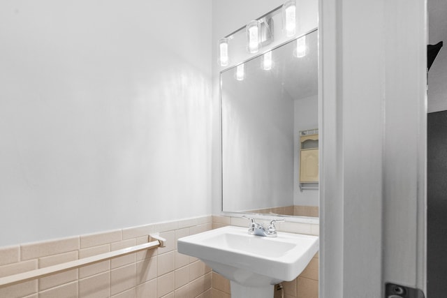 1541 E Crestview St, Springfield, MO 65804 - bathroom with a sink