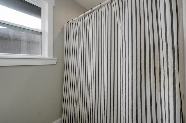 2060 Buckhorn Rd, Ozark, MO 65721 - bathroom with a shower with curtain