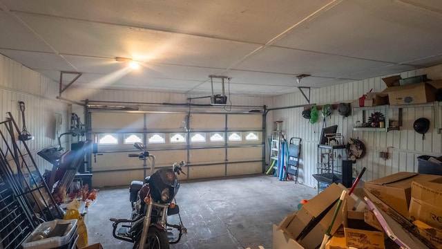 1160 Bethel Ave, Mammoth Spring, AR 72554 - garage featuring a garage door opener