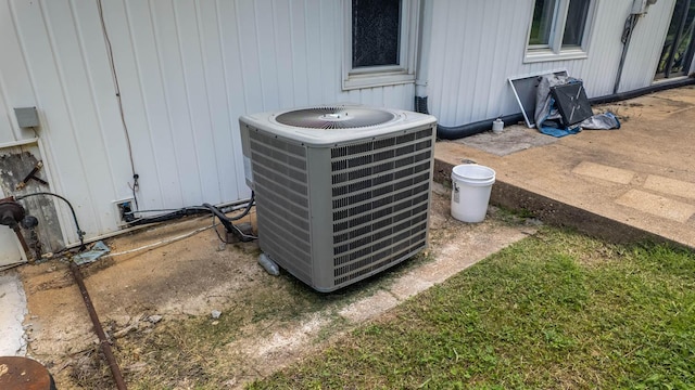 1160 Bethel Ave, Mammoth Spring, AR 72554 - exterior view of a central air condition unit