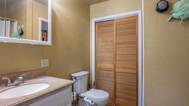 1160 Bethel Ave, Mammoth Spring, AR 72554 - bathroom featuring vanity and a closet