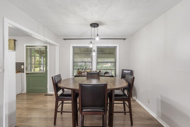 1547 S Kickapoo Ave, Springfield, MO 65804 - dining room featuring wood finished floors