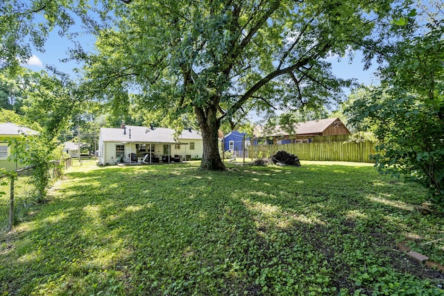 1547 S Kickapoo Ave, Springfield, MO 65804 - fenced backyard with a patio