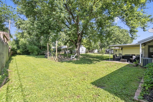 1547 S Kickapoo Ave, Springfield, MO 65804 - fenced backyard with outdoor lounge area and a patio area