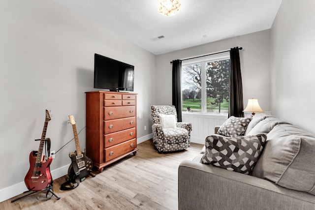 3318 Winged Foot Dr, Nixa, MO 65714 - living area featuring light wood finished floors and baseboards