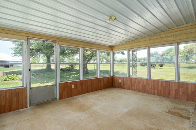13762 State Highway Z, Verona, MO 65769 - unfurnished sunroom featuring vaulted ceiling