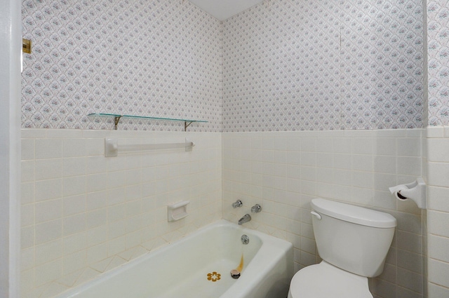 13762 State Highway Z, Verona, MO 65769 - bathroom featuring wallpapered walls, a bath, wainscoting, and tile walls