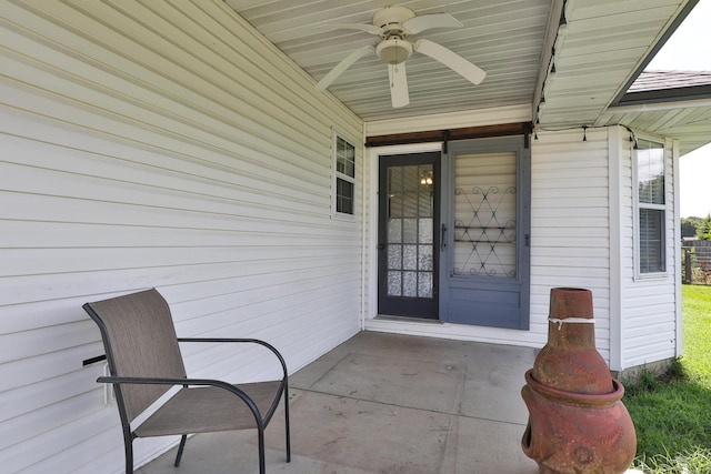 1020 Berkley Dr, Marshfield, MO 65706 - property entrance featuring a ceiling fan
