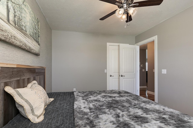 1020 Berkley Dr, Marshfield, MO 65706 - bedroom featuring a ceiling fan, a textured ceiling, and wood finished floors