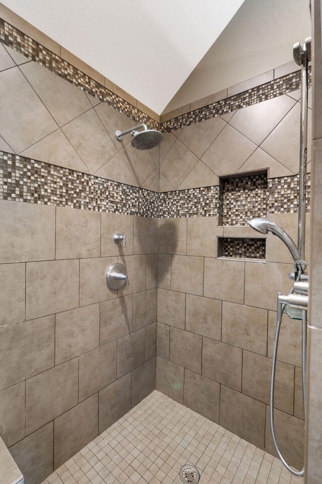 2661 E Ridgewood Dr, Springfield, MO 65804 - bathroom with a tile shower and vaulted ceiling
