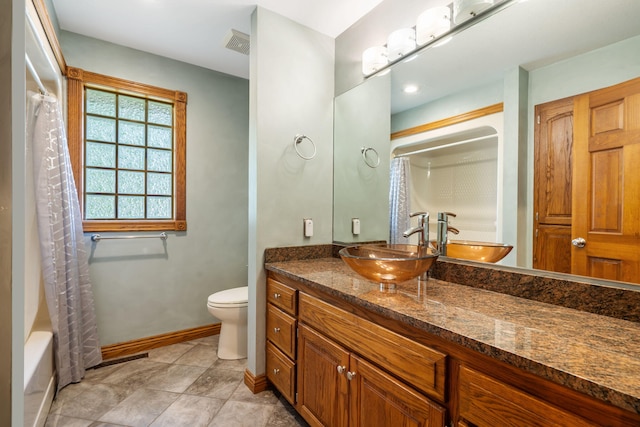 2661 E Ridgewood Dr, Springfield, MO 65804 - bathroom with vanity and shower / bathtub combination with curtain