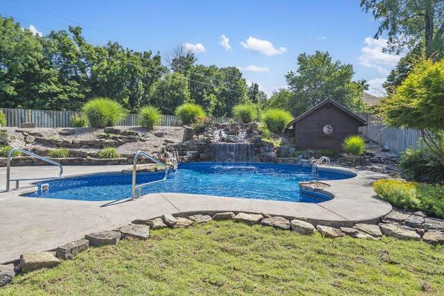 2661 E Ridgewood Dr, Springfield, MO 65804 - view of pool featuring a fenced backyard