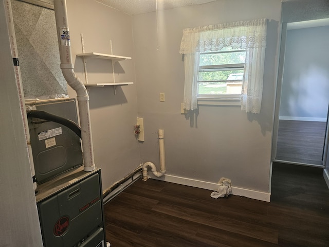 1713 Wall Rd, Mountain Grove, MO 65711 - laundry area with dark wood-type flooring and a textured ceiling