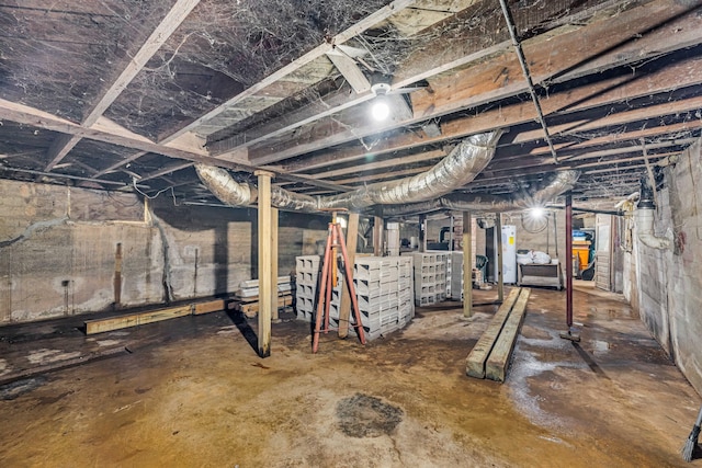1215 Lanton Rd, West Plains, MO 65775 - unfinished below grade area with electric water heater