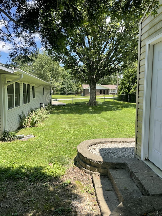 2105 Oakridge Dr, Ava, MO 65608 - view of green lawn