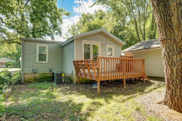 921 S Nettleton Ave, Springfield, MO 65806 - rear view of house featuring a deck