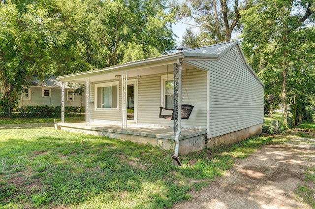 921 S Nettleton Ave, Springfield, MO 65806 - view of front facade with a porch, a metal roof, and a front yard