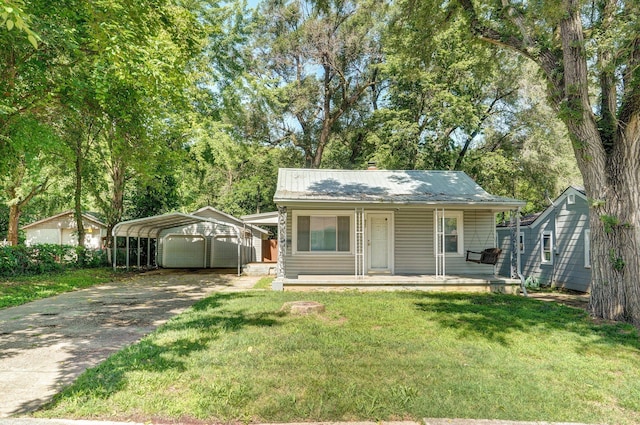 921 S Nettleton Ave, Springfield, MO 65806 - bungalow featuring a detached carport, a porch, a front lawn, and a metal roof