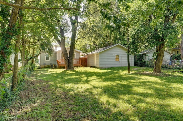 921 S Nettleton Ave, Springfield, MO 65806 - view of green lawn featuring a deck