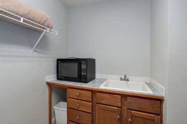 5150 S Dollison Ave, Springfield, MO 65810 - walk in closet with a sink